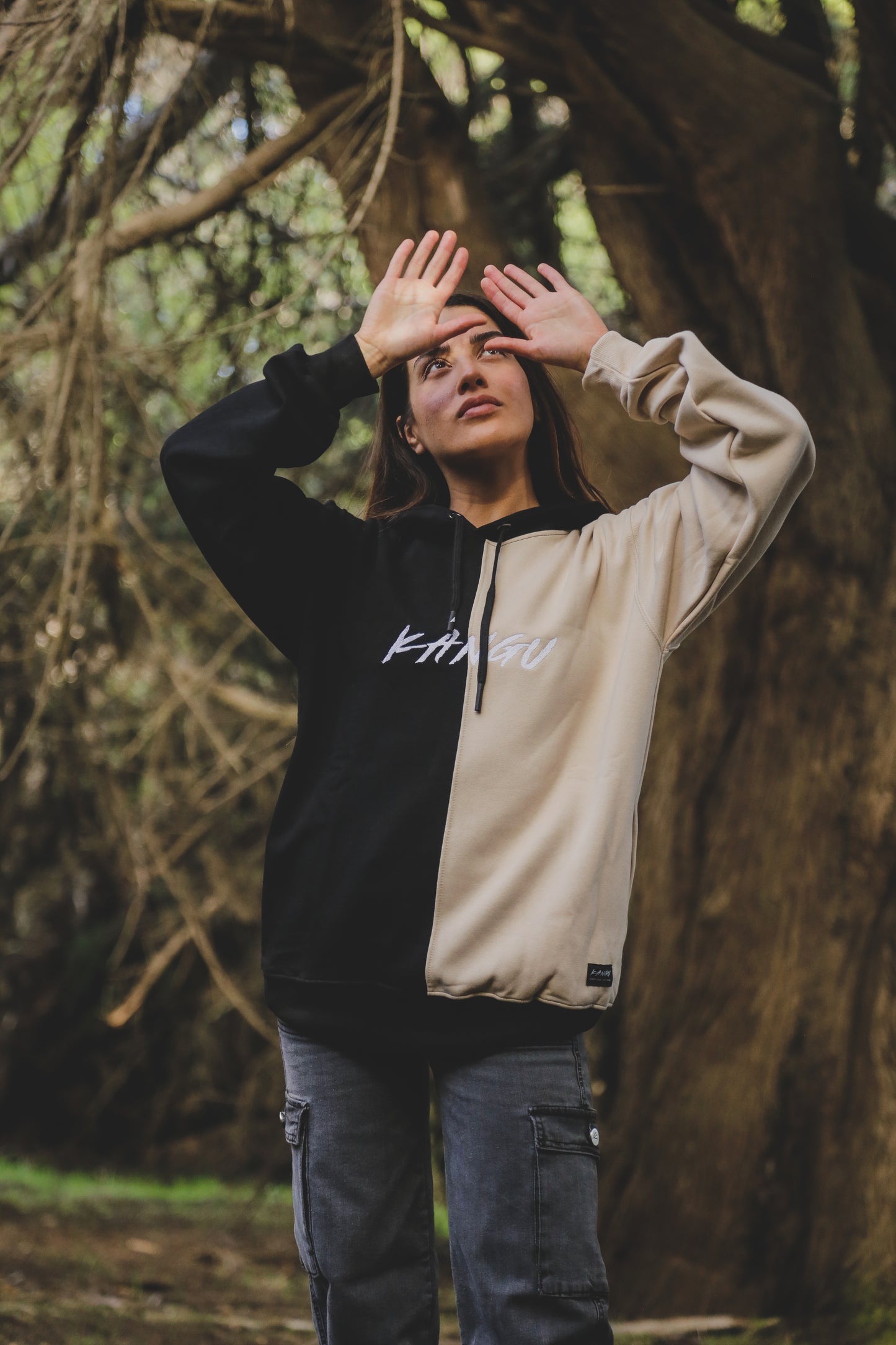 POLERON FRANELA KANGU NEGRO BEIGE HOODIES